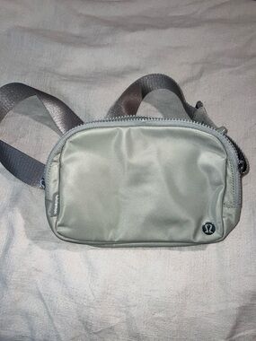 lululemon athletica belt bag